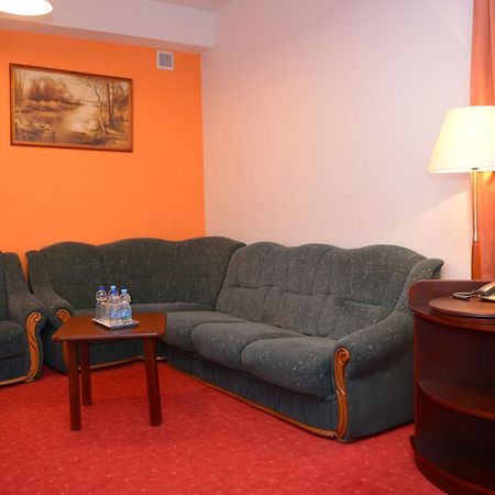 Hotel Pod Debami Terespol Bagian luar foto