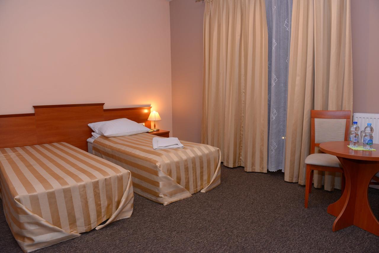 Hotel Pod Debami Terespol Bagian luar foto