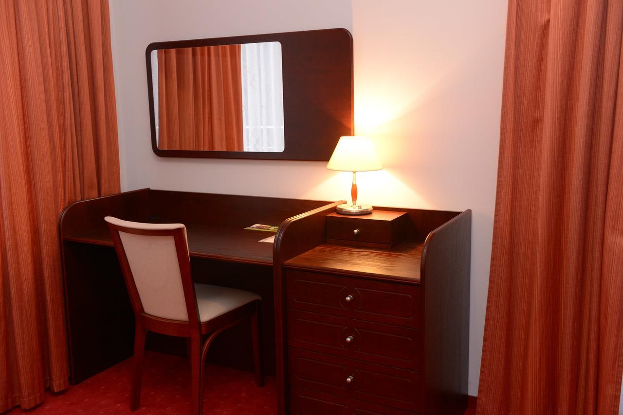 Hotel Pod Debami Terespol Bagian luar foto