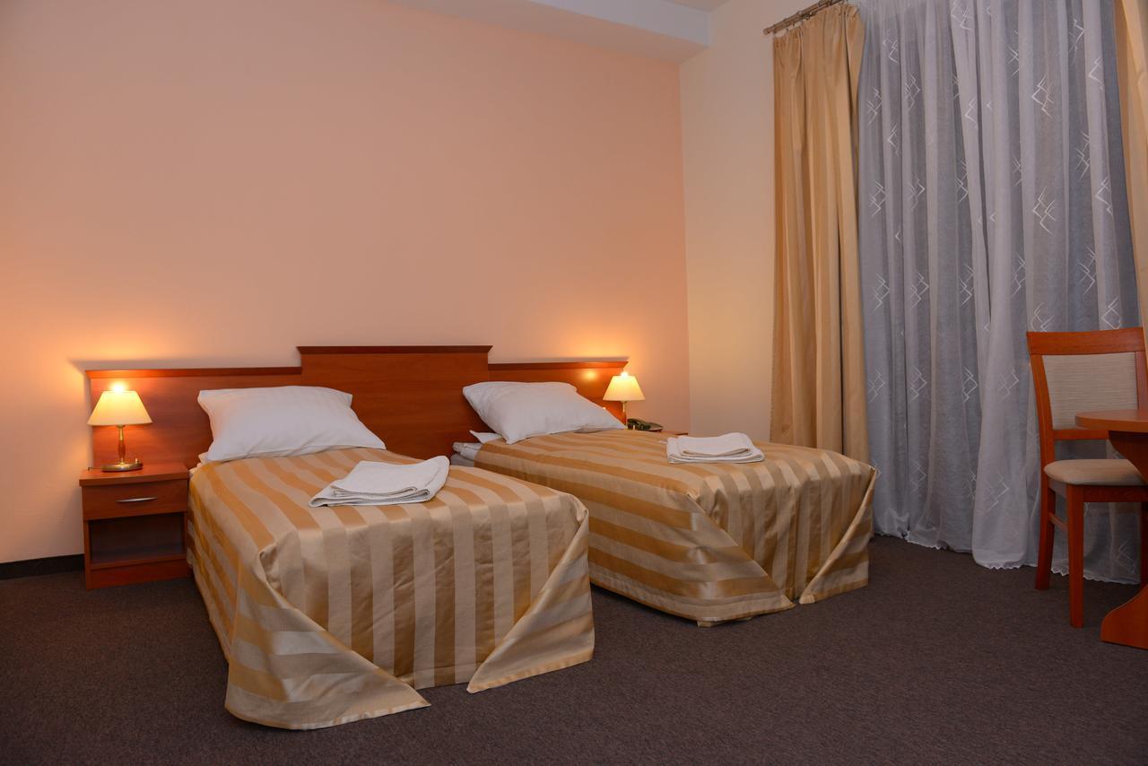 Hotel Pod Debami Terespol Bagian luar foto