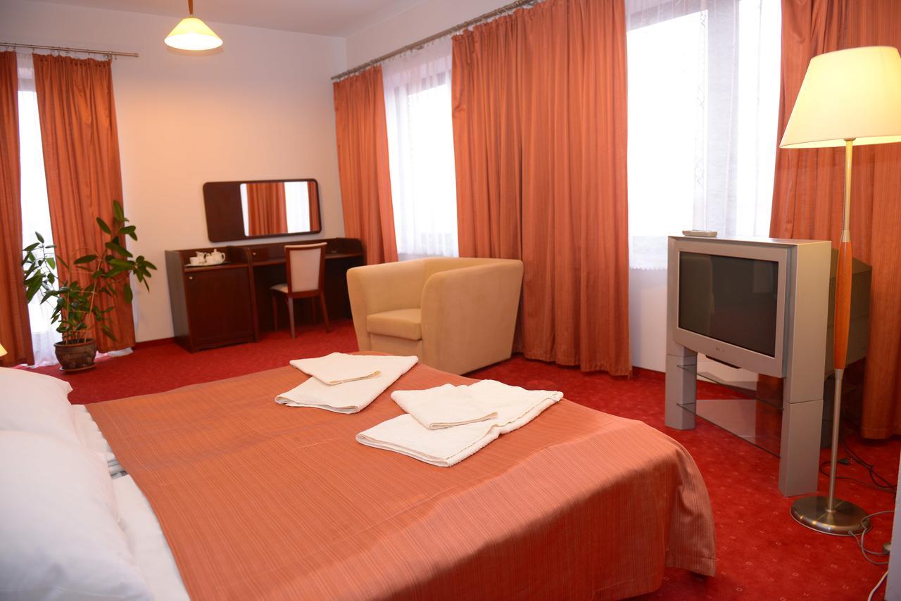 Hotel Pod Debami Terespol Bagian luar foto