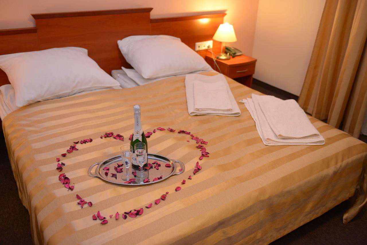 Hotel Pod Debami Terespol Bagian luar foto