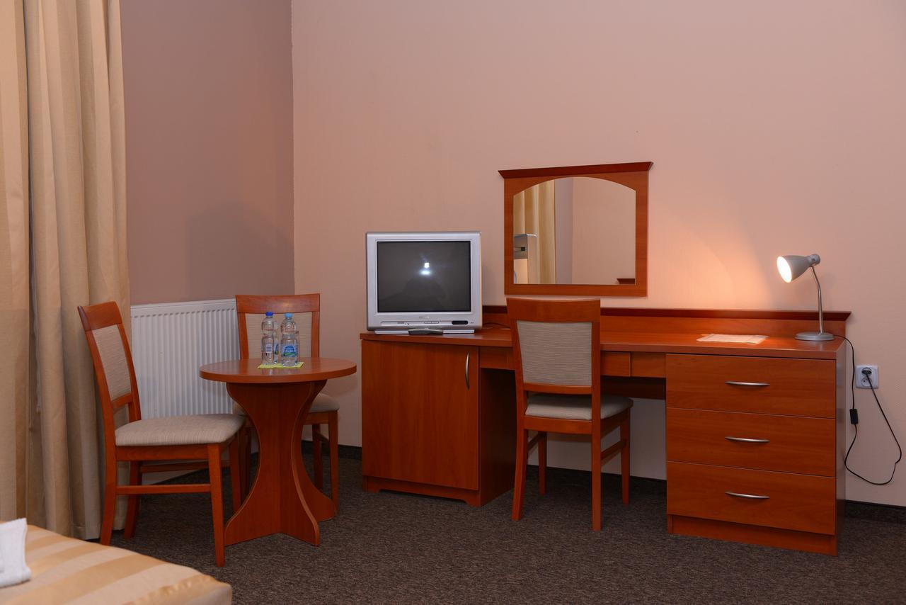 Hotel Pod Debami Terespol Bagian luar foto