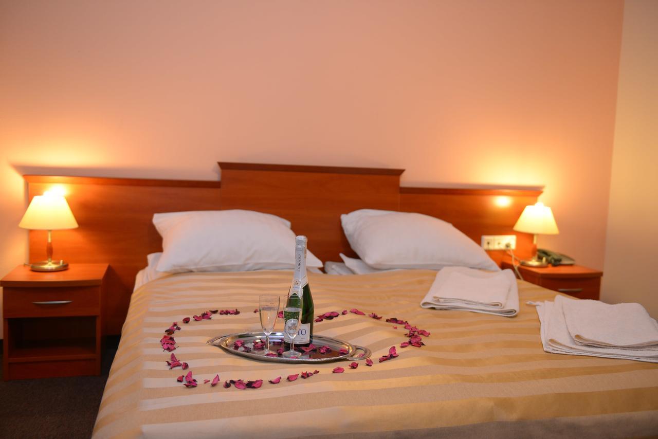 Hotel Pod Debami Terespol Bagian luar foto
